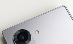 Galaxy Z Fold6 的相机外壳似乎比上一代产品更大。(图片来源：@UniverseIce）