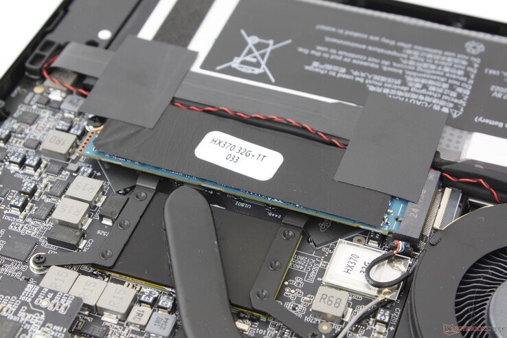 最多支持单个 M.2 PCIe4 x4 NVMe SSD，无散热器