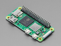 多家零售商现在提供带有预焊接 GPIO 接头的Raspberry Pi Zero 2 W。(图片来源：Adafruit）