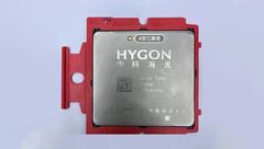 曙光最新 Hygon 处理器采用 AMD 最先进的 SP5 封装（图片来源：@yuuki_ans/X）