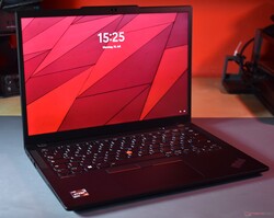 评测中：联想 ThinkPad X13 Gen 4，评测设备由联想提供。