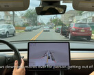 特斯拉的完全自动驾驶模式在运行（图片：Fabian Luque/YouTube）。