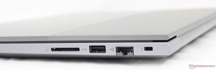 右侧SD 读卡器、USB-A 3.2 Gen.1、千兆 RJ-45、肯辛顿锁