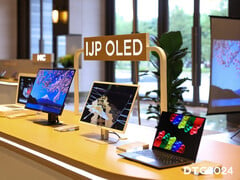 TCL 在 DTC 2024 上展示了几款 IJP OLED 面板。(图片来源：TCL）