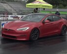 特斯拉 Model S Plaid 的速度已经快得像猎豹捕食，但米格尔-罗伊（Miguel Roy）必须更进一步。(图片来源：DragTimes via YouTube）