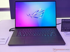 华硕的 ROG Zephyrus G16 游戏笔记本电脑现在配备了新的 AMD CPU（图片来自 Notebookcheck）