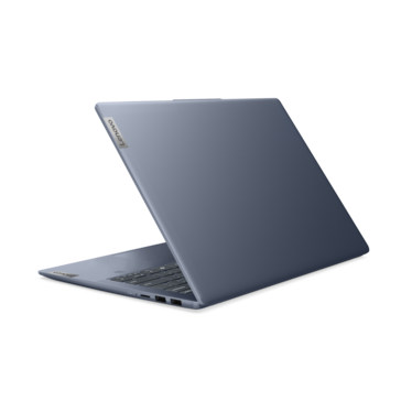 联想仍设法在其 IdeaPad Slim 5x 中安装了两个 USB Type-A 端口。(图片来源：联想）