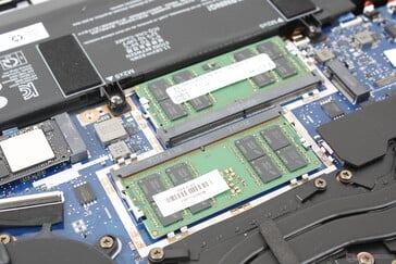 可访问的 2x SODIMM 插槽