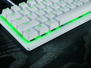 Razer Huntsman V3 Pro Mini 白色侧面（图片来源：Razer PR）