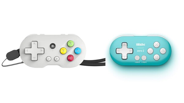 CRKD Atom 比 8BitDo Zero 2 稍小（图片来源：CRKD 和 8BitDo）。