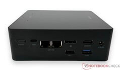 左侧OCulink、USB4、2x RJ45-5G以太网、DisplayPort 2.0、HDMI 2.1、USB 2.0、USB 3.2 Gen1、电源连接器