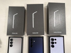 Galaxy S25 系列的上手照片及其零售包装之前从未泄露过。(图片来源：Reddit）