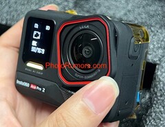 Insta360 Ace Pro 2 的泄露图片显示，正面显示屏下方有 &quot;双 AI 芯片 &quot;字样。(图片来源：PhotoRumors）