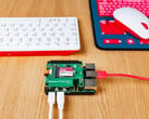 Raspberry Pi 固态硬盘套件仍可在一些零售商处购买，但只有 HAT。(图片来源：Raspberry Pi 基金会）