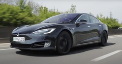 这辆特斯拉 Model S P90D 原装电池已行驶超过 43 万英里，除了内饰有些磨损外，运行依然非常正常。(来源：AutoTrader via YouTube）
