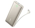 带内置 USB-C 电缆的 Anker Nano Power Bank 20K 比其 10,000 毫安时的同类产品外形更纤薄。(图片来源：Anker/亚马逊 via Reddit） 