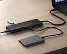 Satechi 13-in-1 USB-C 三显示器多端口适配器最近已在商店发售。(图片来源：Satechi）