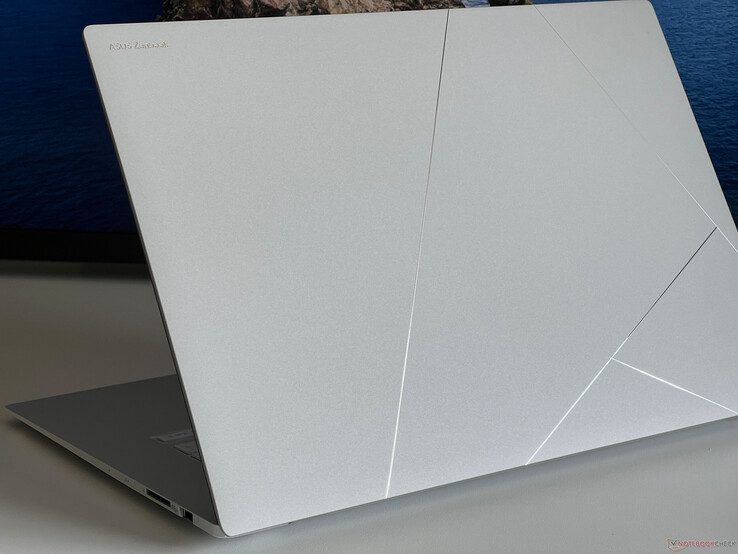 华硕 ZenBook S 16 OLED