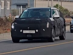 起亚 EV3 被拍到在路上测试。(图片来源：Autospy）