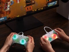 8bitdo Ultimate Mini 有线控制器适合小手使用。(图片来源：8bitdo）