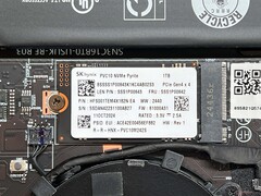 可更换 M.2-2242 固态硬盘