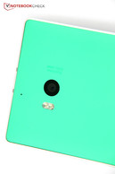 Lumia 930的第一印象：艳丽且精致。