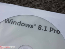 东芝 Satellite Pro R50-B-112: 几乎算是专业笔记本 - 预装了Windows 7，且提供了Windows 8.1安装盘。