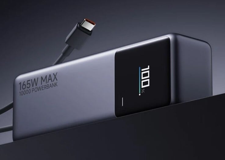 小米 10k mAh 移动电源内置 USB-C 连接线。(图片来源：ITHome）