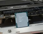 英特尔酷睿 i9-14900K 在更新 BIOS 以解决 CPU 性能下降问题后，其多核性能损失高达 23%。(图片来源：Sebastian Bade / Notebookcheck）