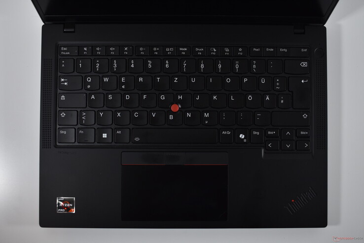 联想 ThinkPad T14 第 5 代 AMD：键盘区域