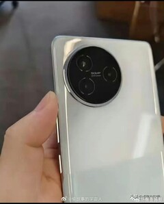 据称是红米 K80。(图片来源：微博）