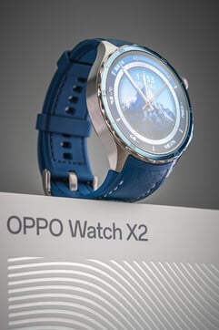 Oppo Watch X2 的蓝色实拍图（图片来源：机氪微博）