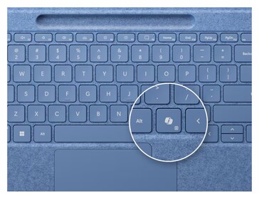 Surface Pro Flex 键盘通过 CoPilot 按钮启动人工智能，并配备了振动式触控板，从而弥补了 450 美元的售价。(来源：微软）