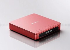 FiiO DM13 Discman 设计朴素，采用分段式显示屏。(图片来源：FiiO）