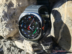 Galaxy Watch Ultra 2 与我们去年年底评测过的前代产品非常相似。(图片来源:Notebookcheck)
