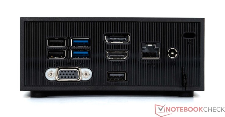背面：3x USB-A 2.0、2x USB-A 3.2 Gen 1、VGA、DisplayPort、HDMI、2.5-G LAN、电源连接、Kensington 锁连接