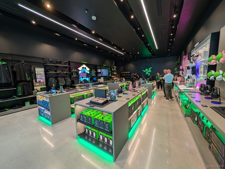 圣克拉拉 RazerStore 盛大开业前一小时