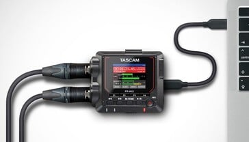 FR-AV2 录音机可用作 32 位 USB 音频接口。(图片来源：TASCAM）