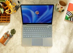 微软对 Surface Laptop Go 2 及其后续产品的改动微乎其微。(图片来源：微软）