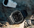 黑色卡西欧 G-Shock GW-5000HS-1ER（正面）和白色 GW-5000HS-7ER。(图片来源：卡西欧）